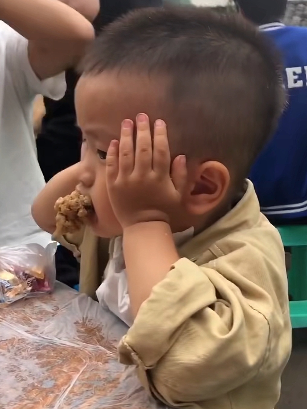捂得是严严实实，听得是清清楚楚。 ​​​