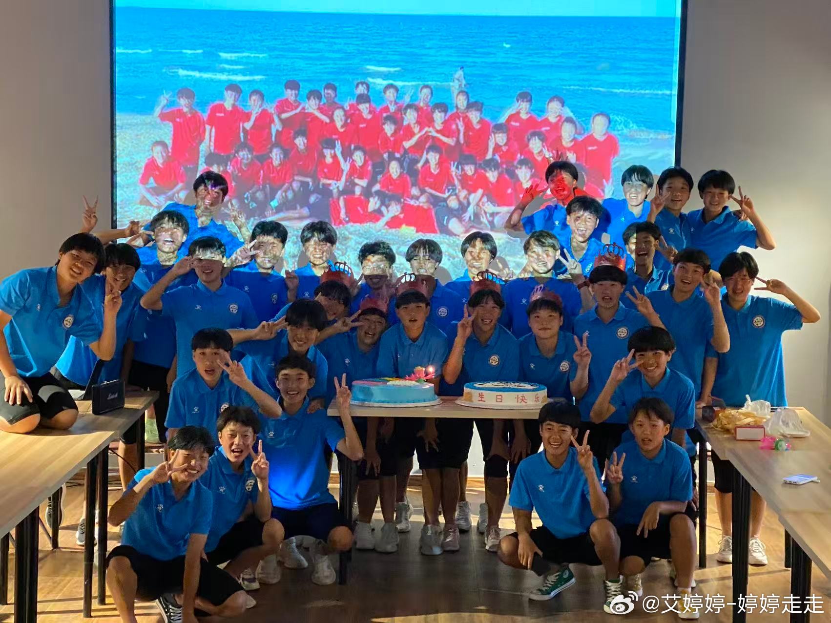 有人用横空出世来形容她们，一群平均年龄只有21岁的小姑娘，三年前还在参加U系列的