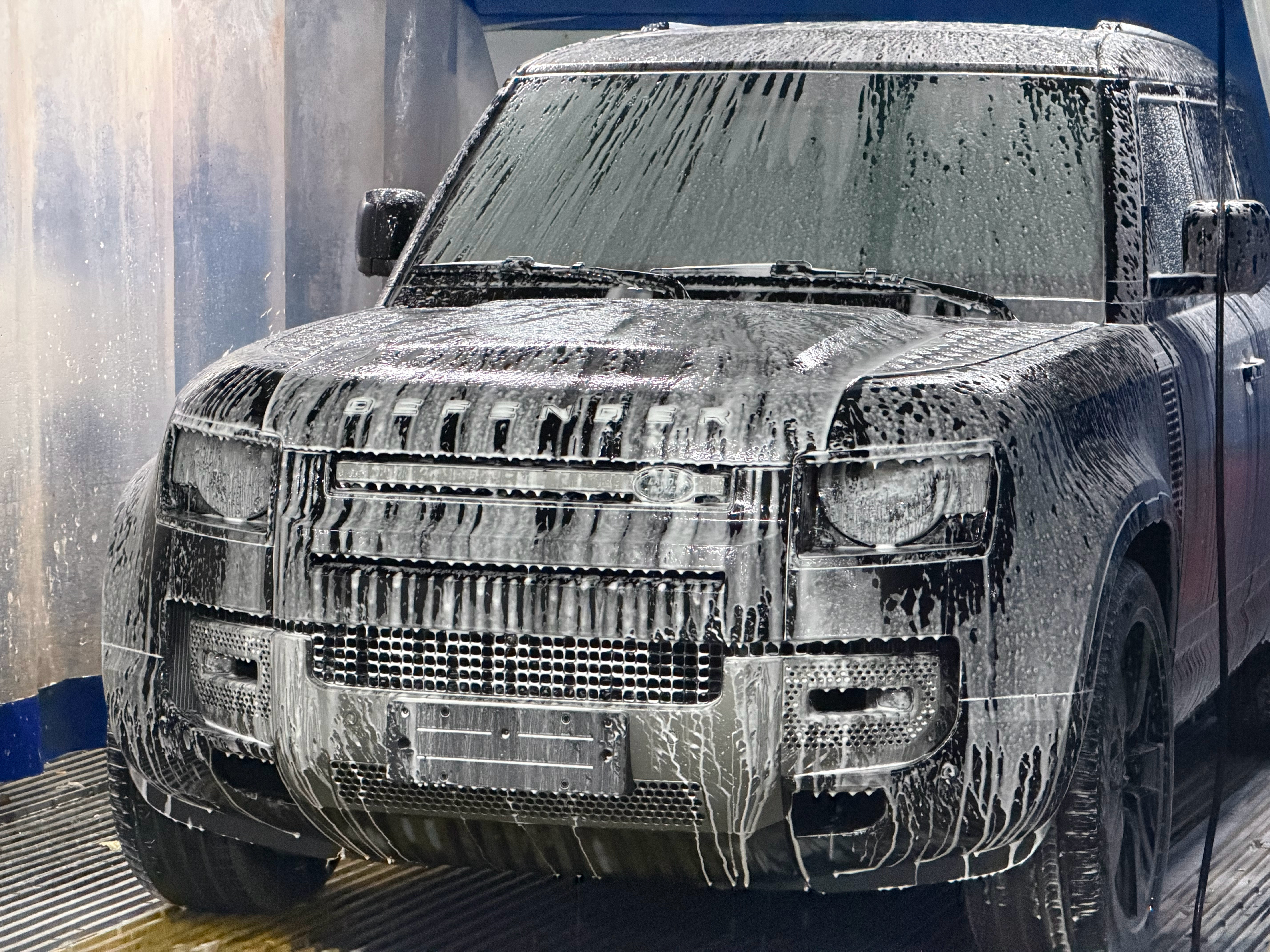 明天带我的卫士出去见见车友今天晚上洗个车～要不怕被车友看不起