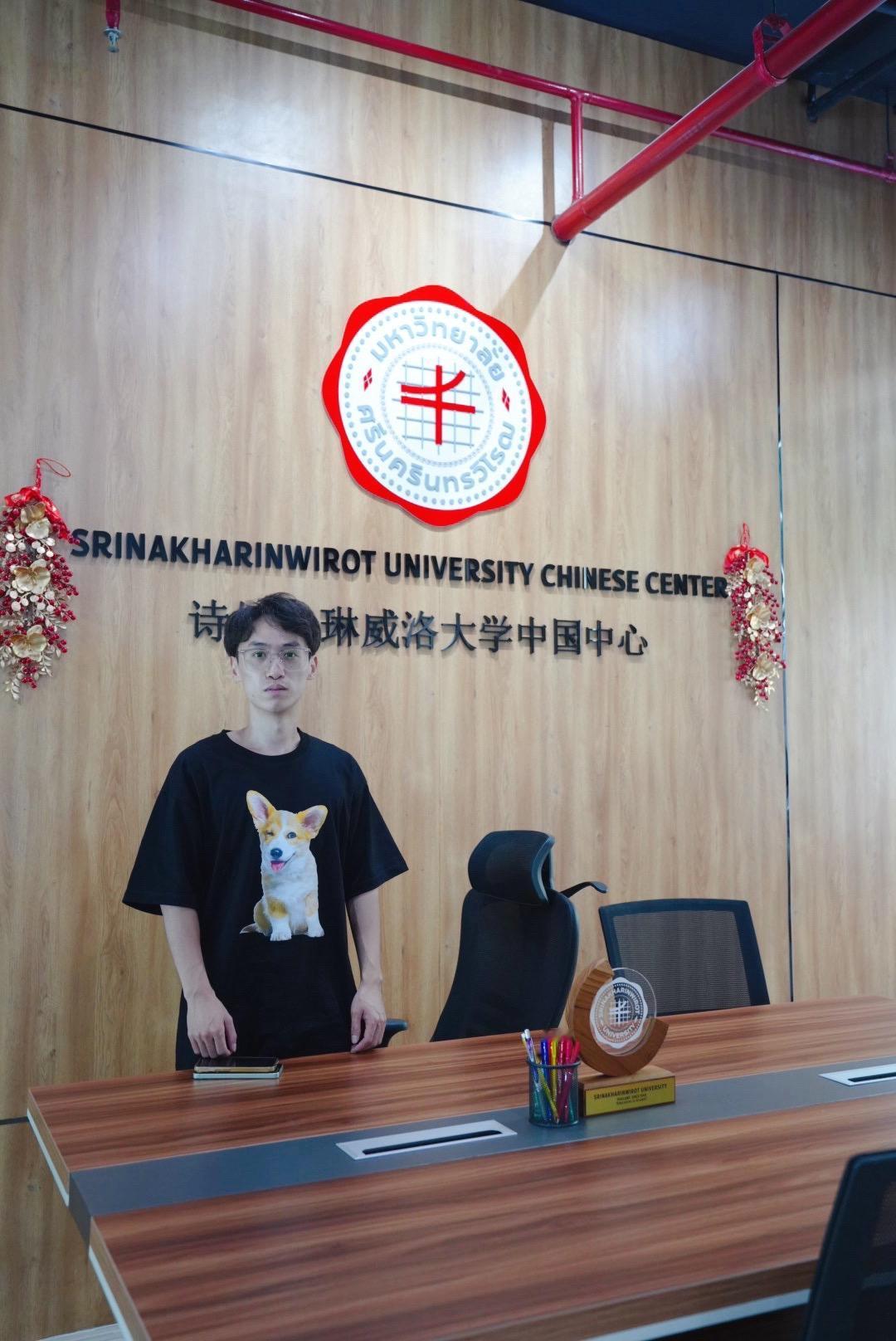 今天来诗纳卡琳威洛大学，给我们的新学员提前办理入学手续，马上就要开学啦，来到这里