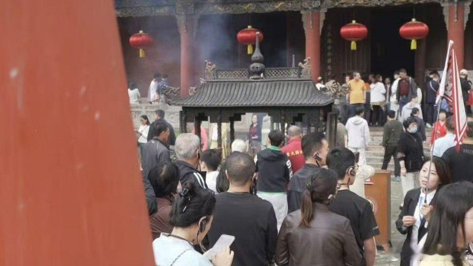 秦腔一响关公忠义的DNA动了起猛了在关帝庙听到了秦腔走进关帝庙，秦腔声声入魂，关