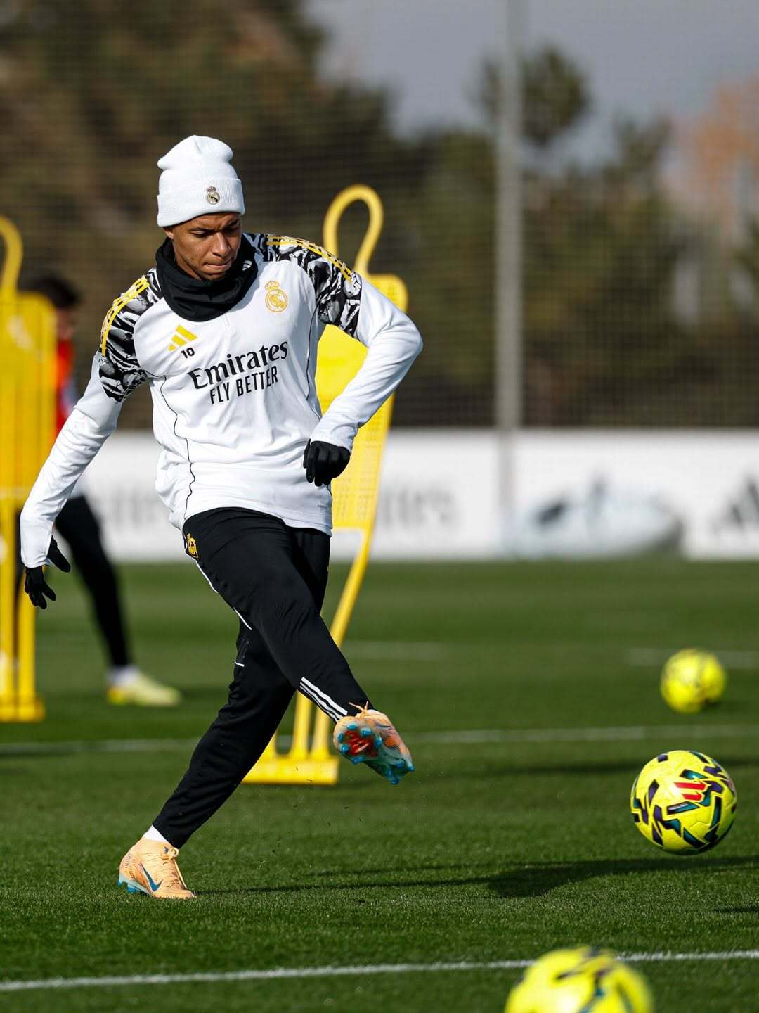 姆巴佩  严严实实练球中👦🏽👟⚽️🔛姆巴佩