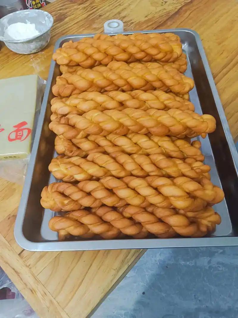 周口郸城宁平麻花太有故事了🍜 源自清代宫廷御点，传承三百年的非遗美味。手工拧制