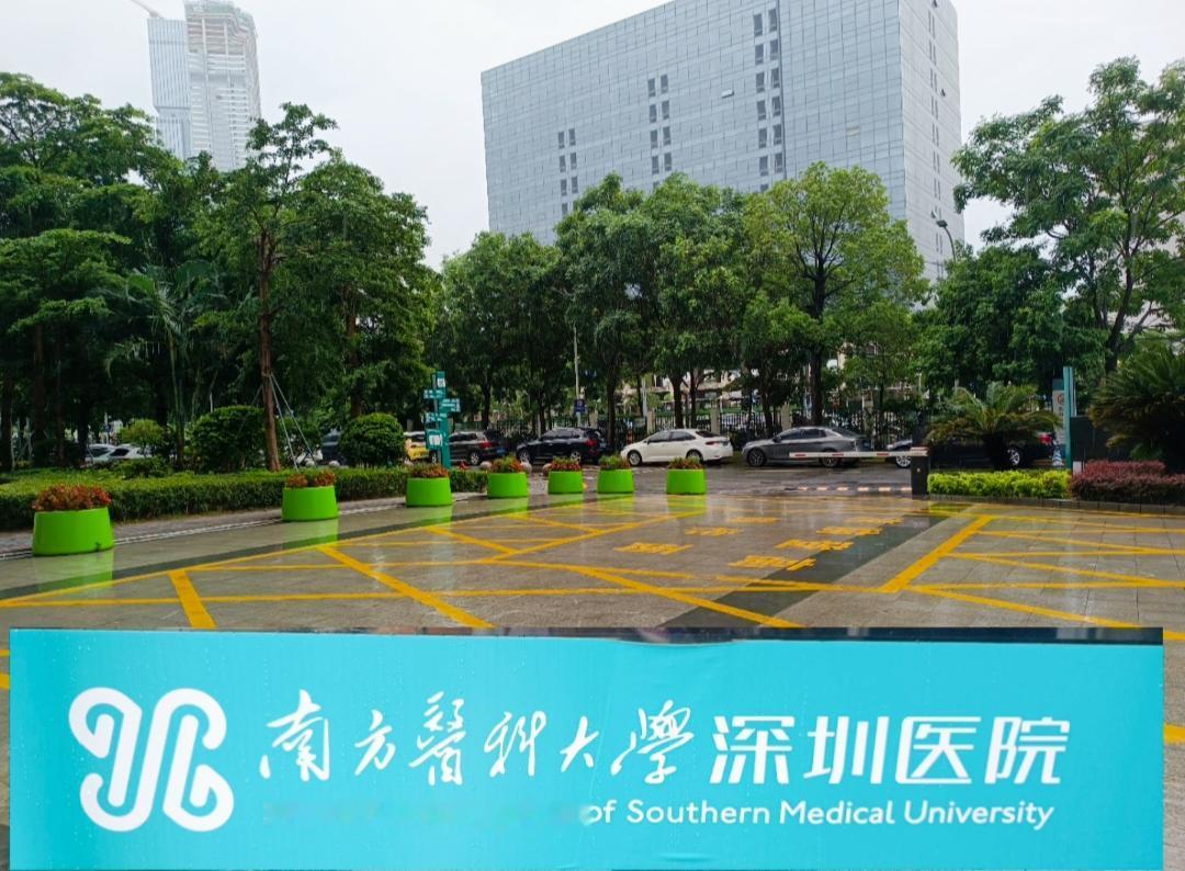 通俗讲解白内障的成因、危害和手术全过程
 
最近眼睛看东西总是模模糊糊的，不清楚