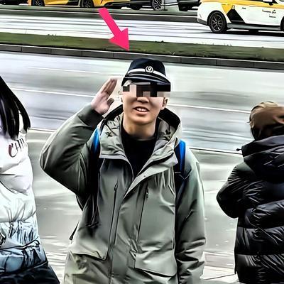 10月19号那天，陈宇昕被直接遣返回国了。 让人气愤的是，这人居然大摇大摆穿着带