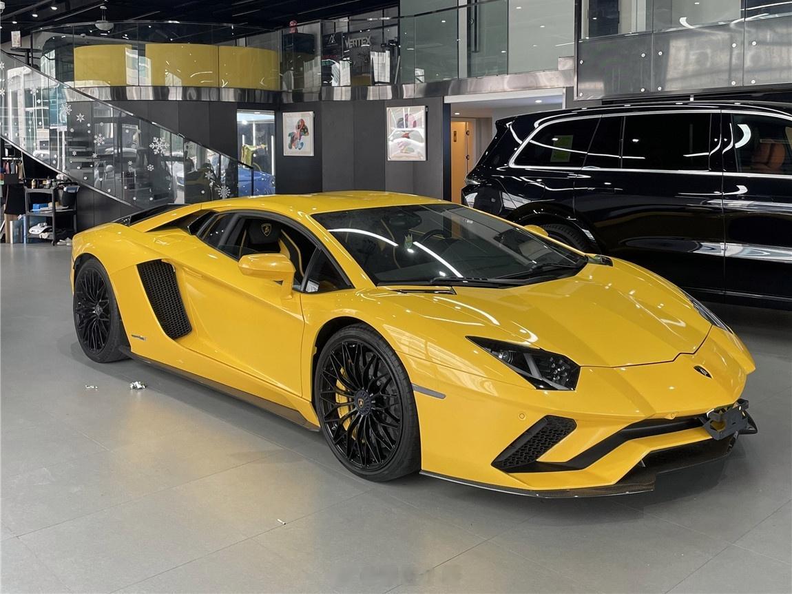 上海老客户寄售 Aventador S LP740-4车辆于2017年6月上牌，