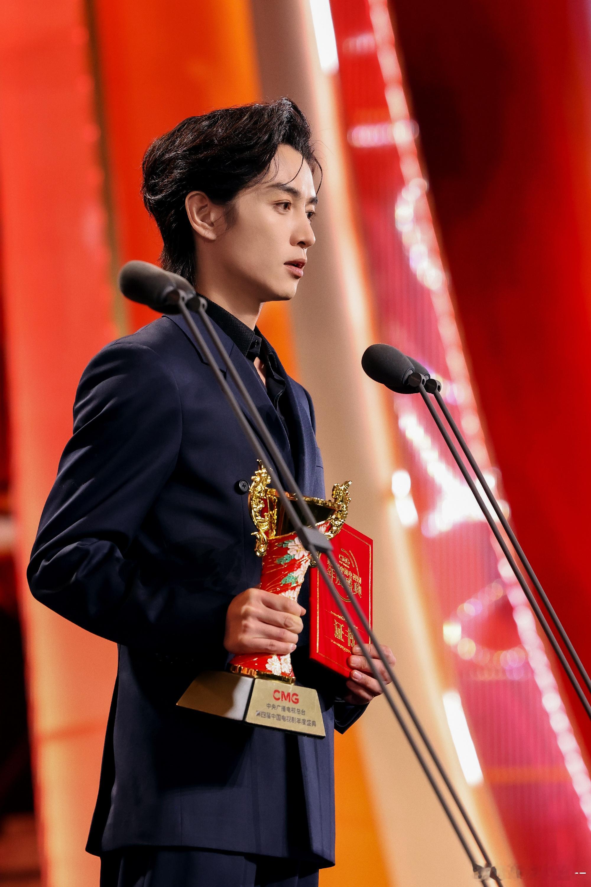 陈晓年度号召力男演员 《大生意人》央八破2佳绩亮眼，陈晓把古平原演活了，从书生到