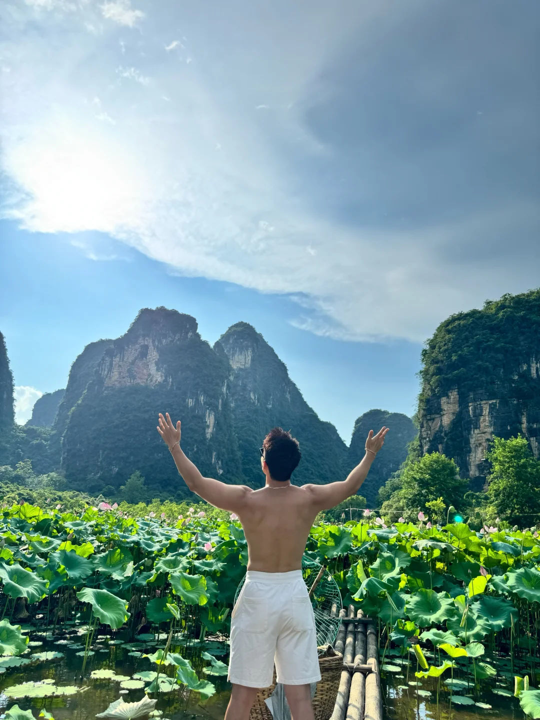 十万大山—“山间荷塘，人间仙境。”是不是仙人