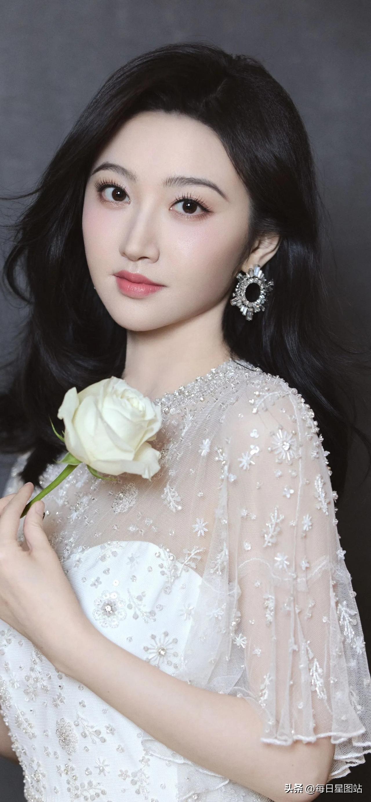 景甜高清写真鉴赏景甜公主裙 网红景甜 邓莎景甜
婴儿鞋子0-6个月男女新生儿秋冬