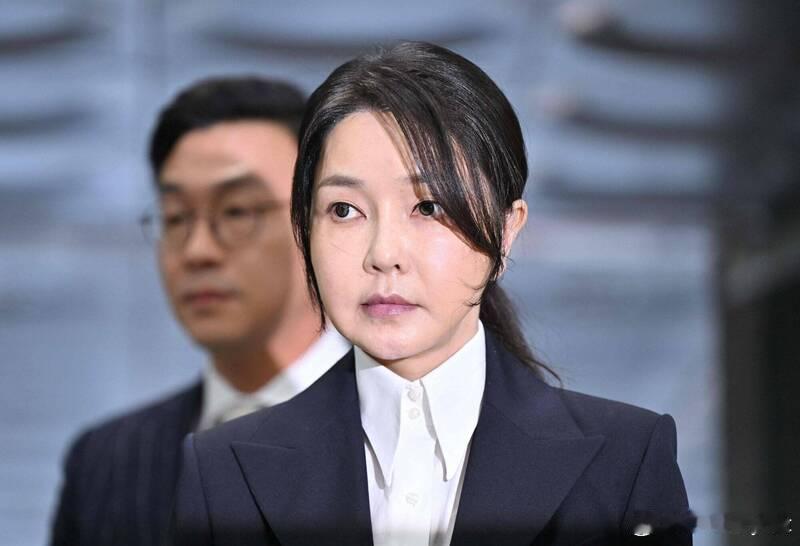 韩国前第一夫人金建希涉受贿案一审宣判：获刑1年8个月海外新鲜事 韩国前第一夫人金