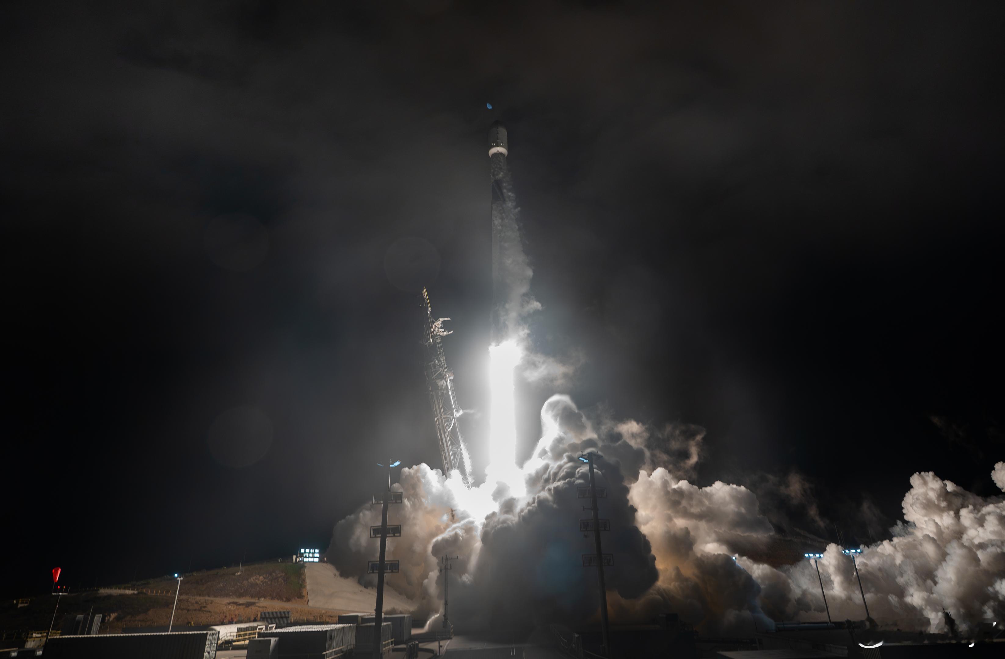 北京时间2026年9月2日16时42分，SpaceX从范登堡太空军基地SLC-4