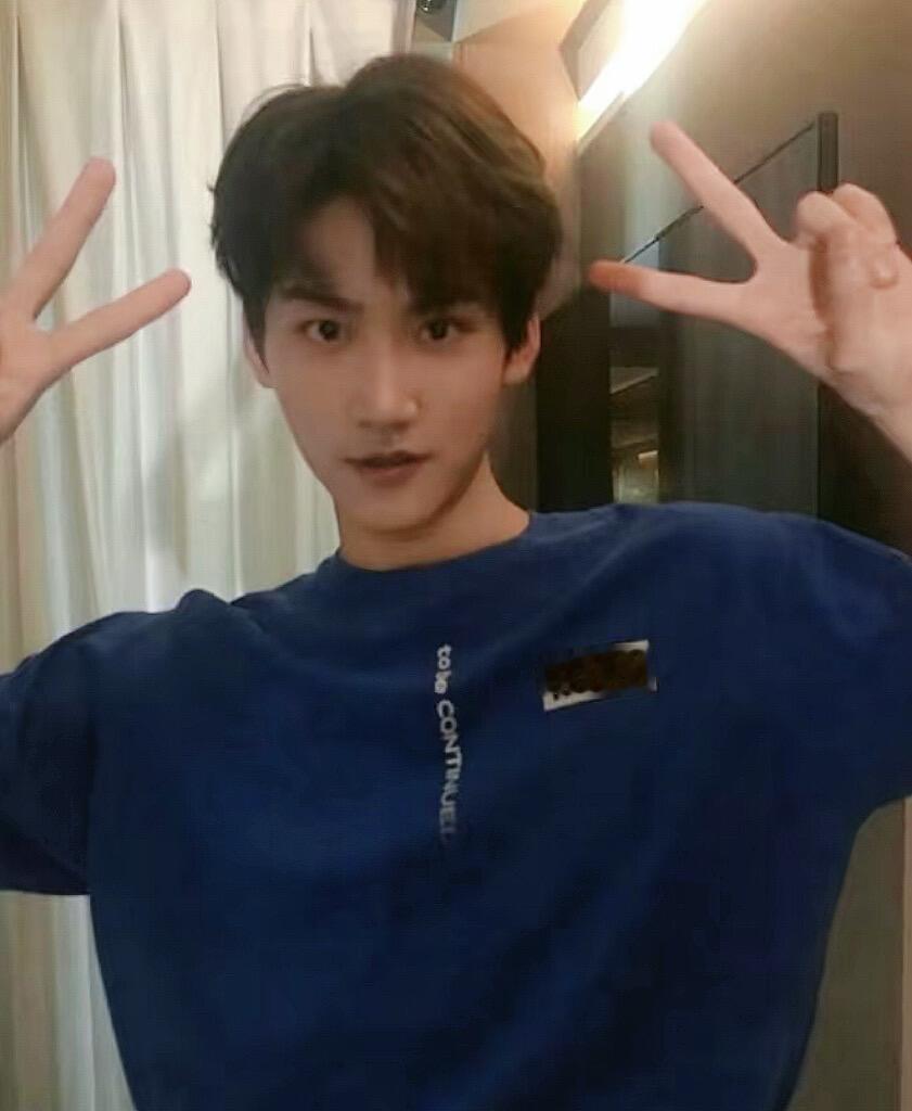 周柯宇[超话]zky 周柯宇开始推理吧﻿ 找到一张好嫩的周柯宇 青春男大[舔屏]