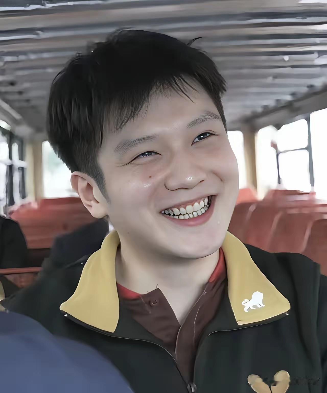 终于等到樊振东回归线下视野，
不少球迷默默期待了很久。
 
沉寂一段时间后，他一