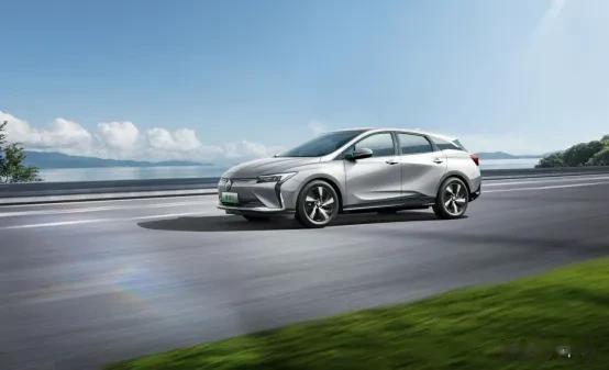 10万级纯电轿车领域又添一位“生力军”！

8月25日，别克发布了一款新车——别