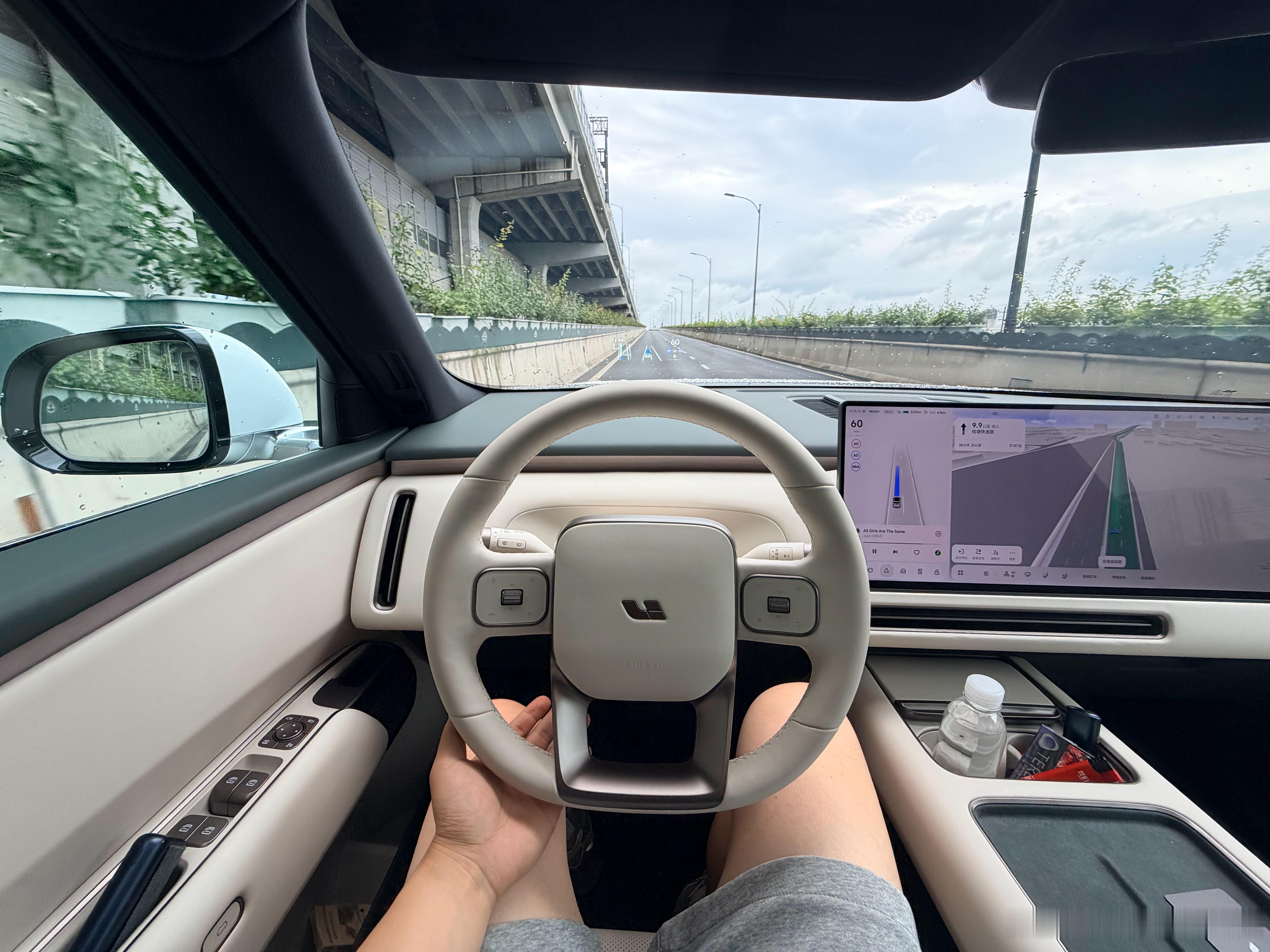 L8 U版 一颗M100辅助驾驶和Livis 没区别啊