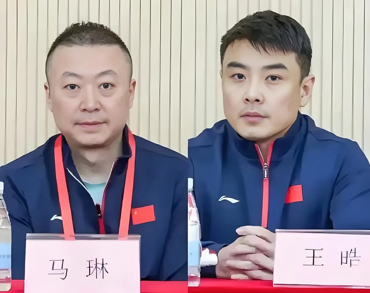 好多球迷分不清国乒三类教练:
第一类主管教练，
是日常专属师傅，
打磨技术、最懂