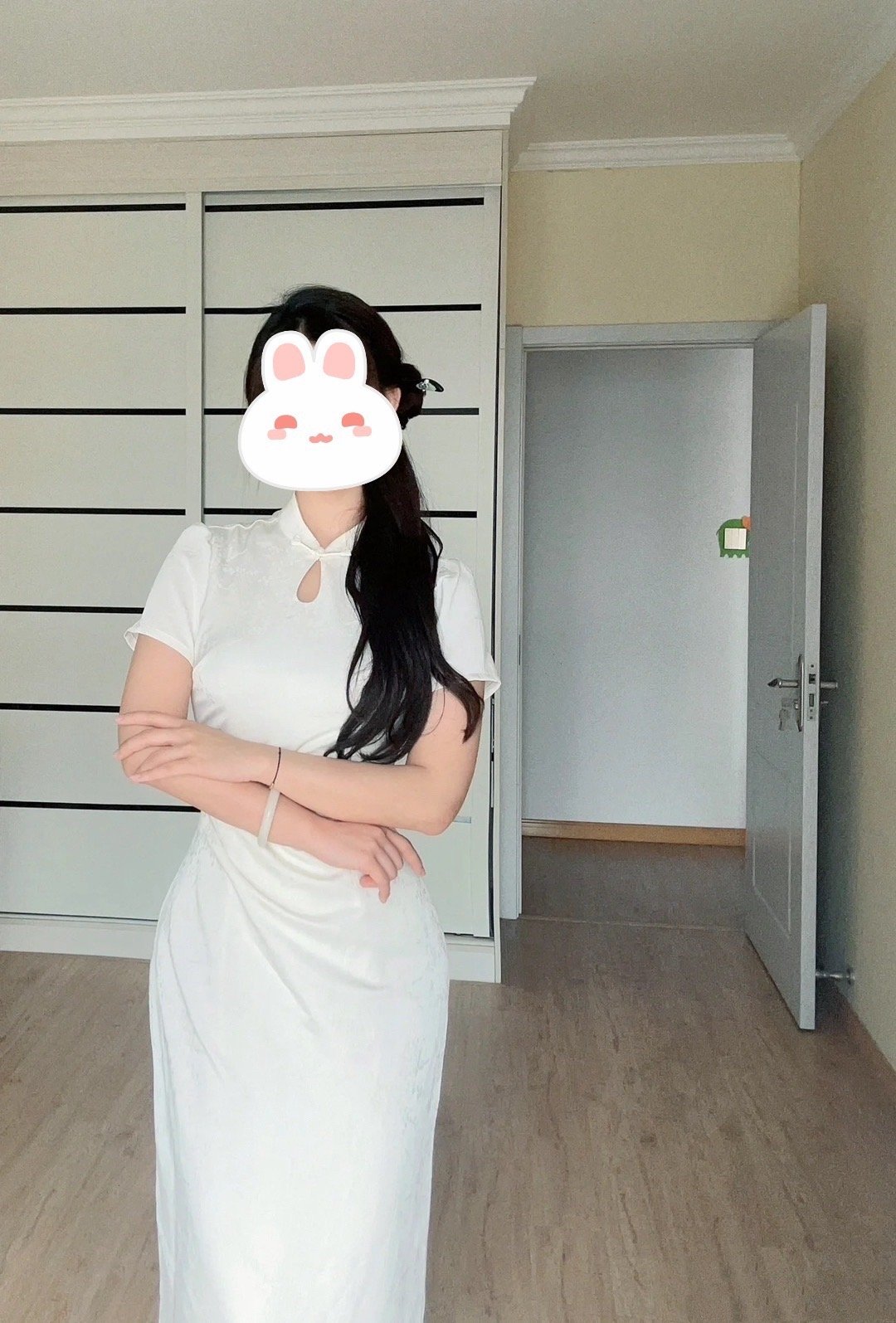 订婚被告知不准穿白色的 ！！！ 