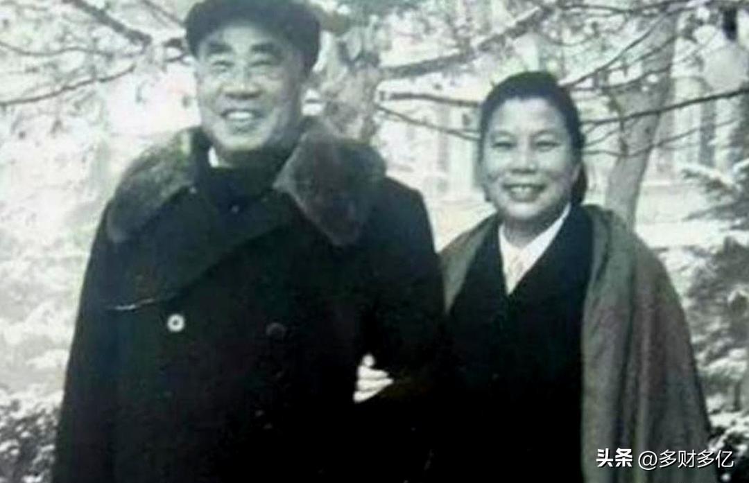 红军警卫携枪叛逃！康克清怒令抓捕，李克农一招破局太硬核
 
1934年春，红军准