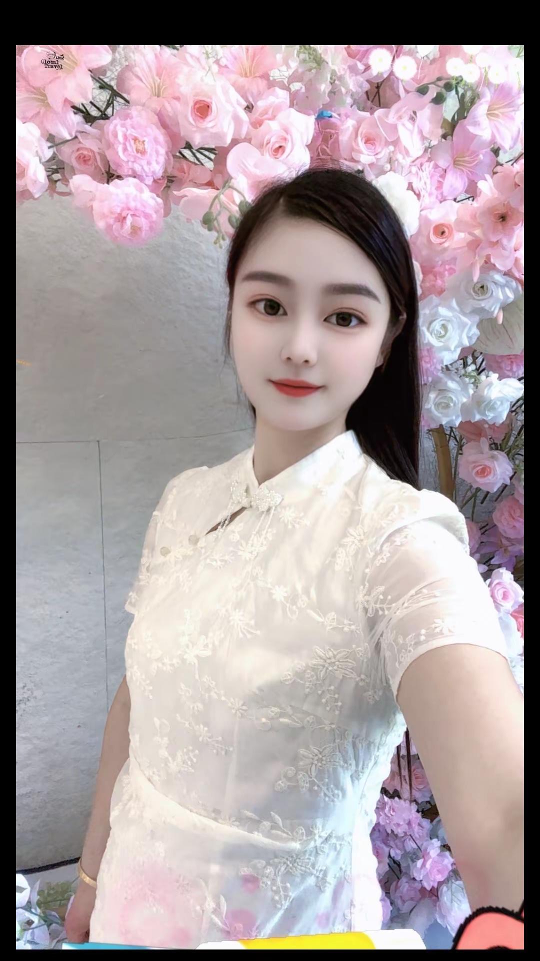 世间所有的惊喜与好运，都是你行善积德的福报，做一个温柔、善良且内心强大的人。