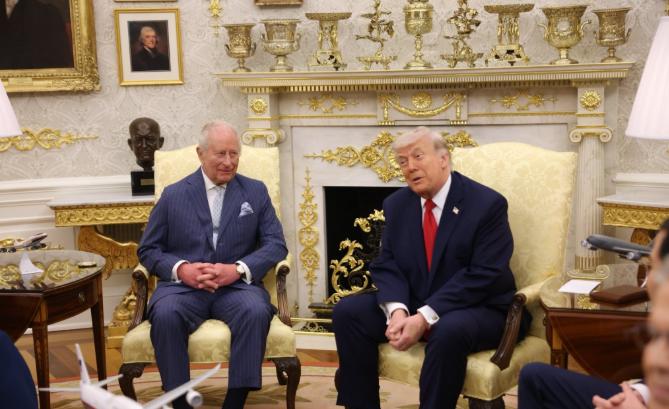 白宫国宴，正对美国国事访问的英国国王查尔斯三世，开特朗普的玩笑。

这个玩笑，讲