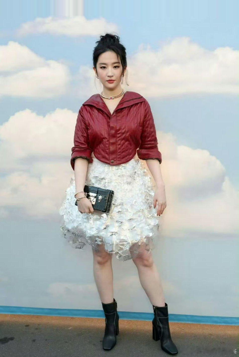 刘亦菲 朱一龙vogue world盛典生图，两位的状态怎么样？ ​​​