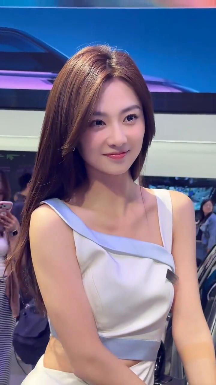 这是少妇中的天花板。
兄弟们，少妇中的天花板。
太完美了。