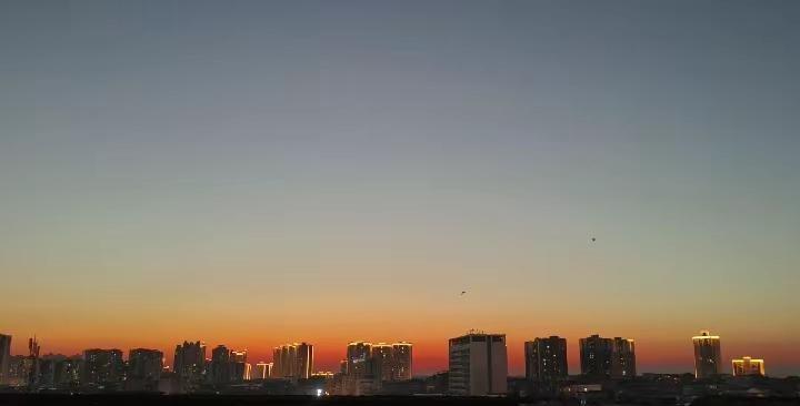 只想把自己养的越来越快乐平静其它的都不太感兴趣原相机拍摄