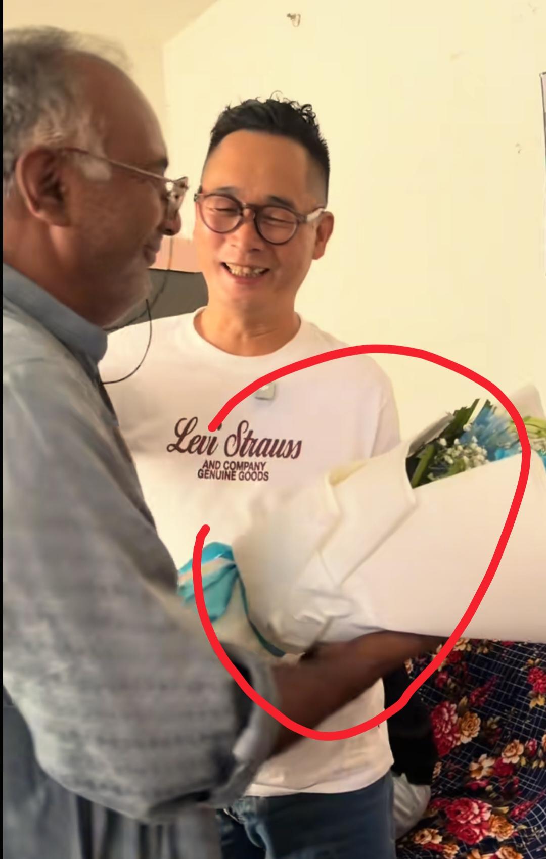 现在全网最羡慕的男人就是小军了吧！
不是因为他娶了外国媳妇，也不是因为他家境多好