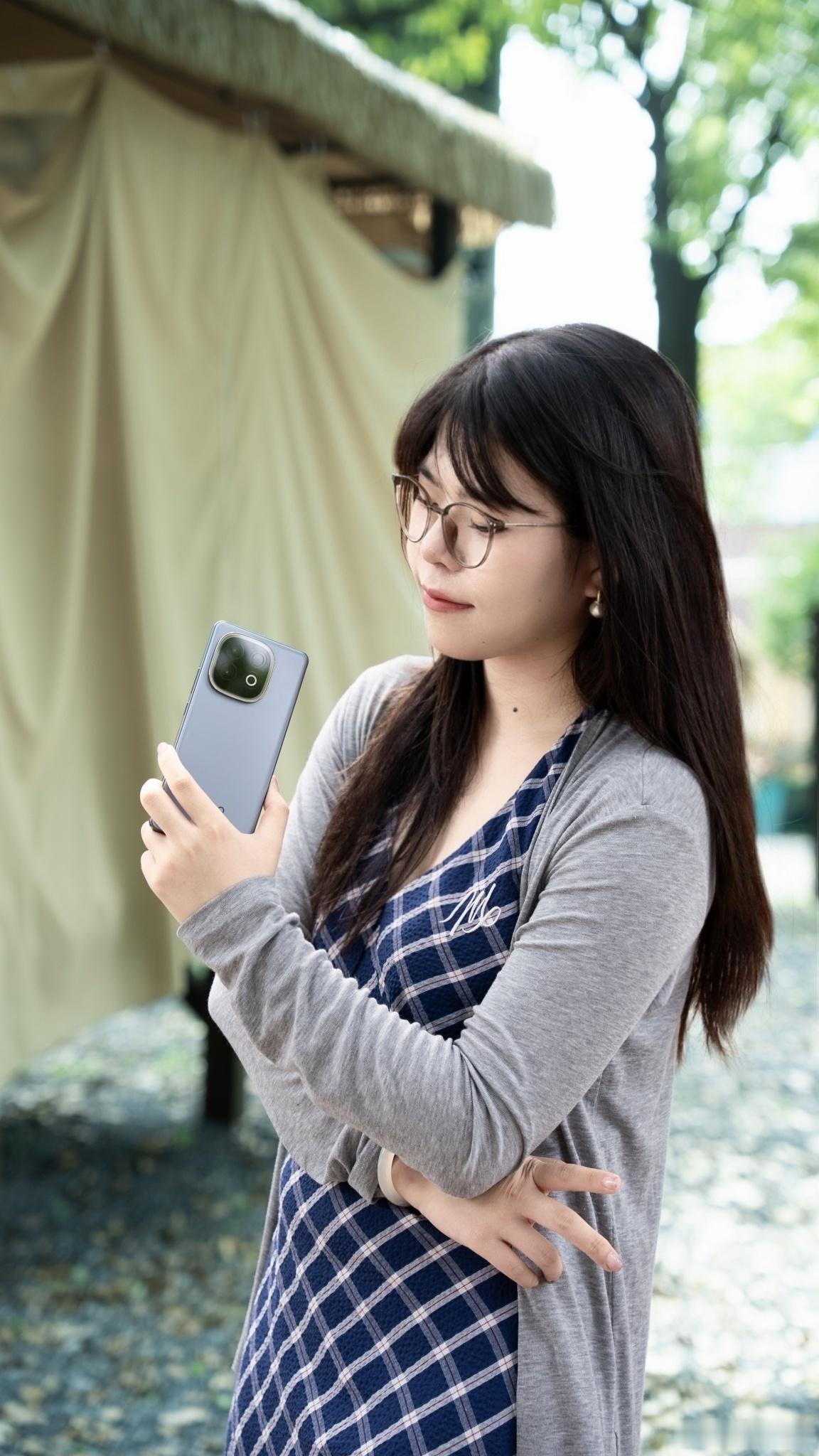 iQOO Z10 Turbo+有点好看～低饱和度的灰色低调却自带锋芒[666]，
