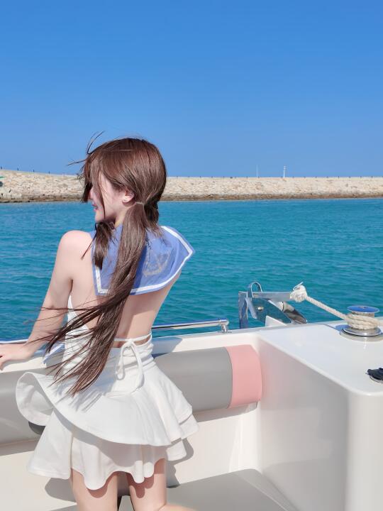 🐚 少女的裙摆是一整片海浪