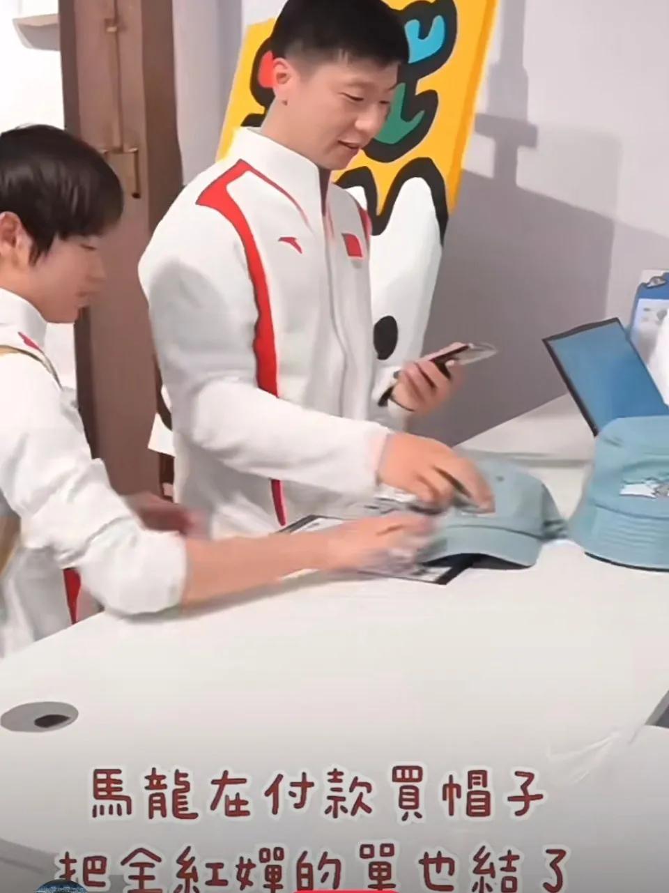 哇塞！龙队这波操作简直太暖了！👍👍👍

你知道吗？龙队不仅自己怕晒，还给全