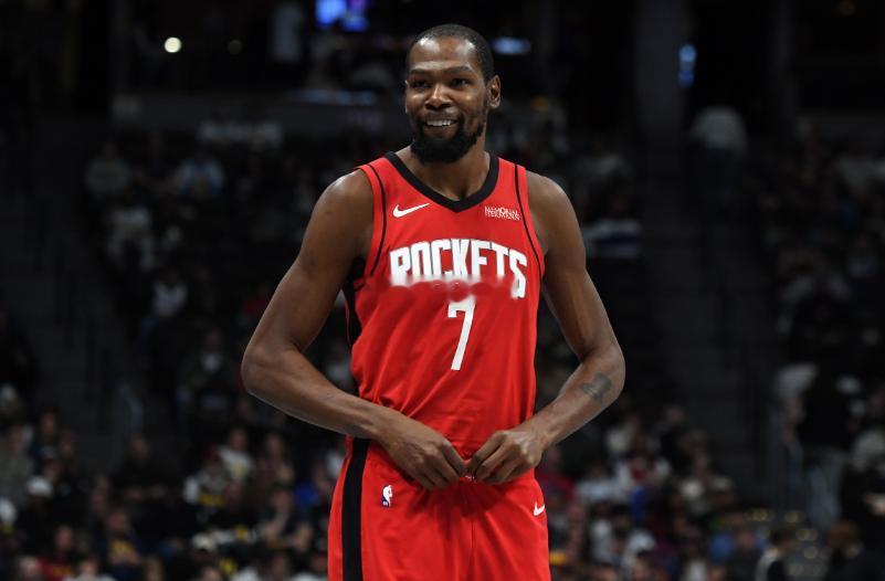 今日NBA常规赛，火箭客场挑战国王。本场比赛首节，杜兰特送出1次助攻后，生涯助攻