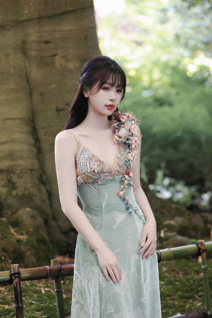 #虞书欣e的程度超出我想象# 看见舒心就心情好[兔子]就是这么一款能量爆棚的小女
