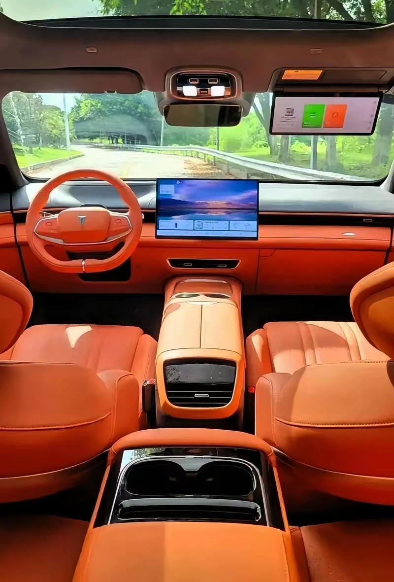 不服都不行！
深蓝S05 9月份销量达19385辆
深蓝S05 10月份销量达2