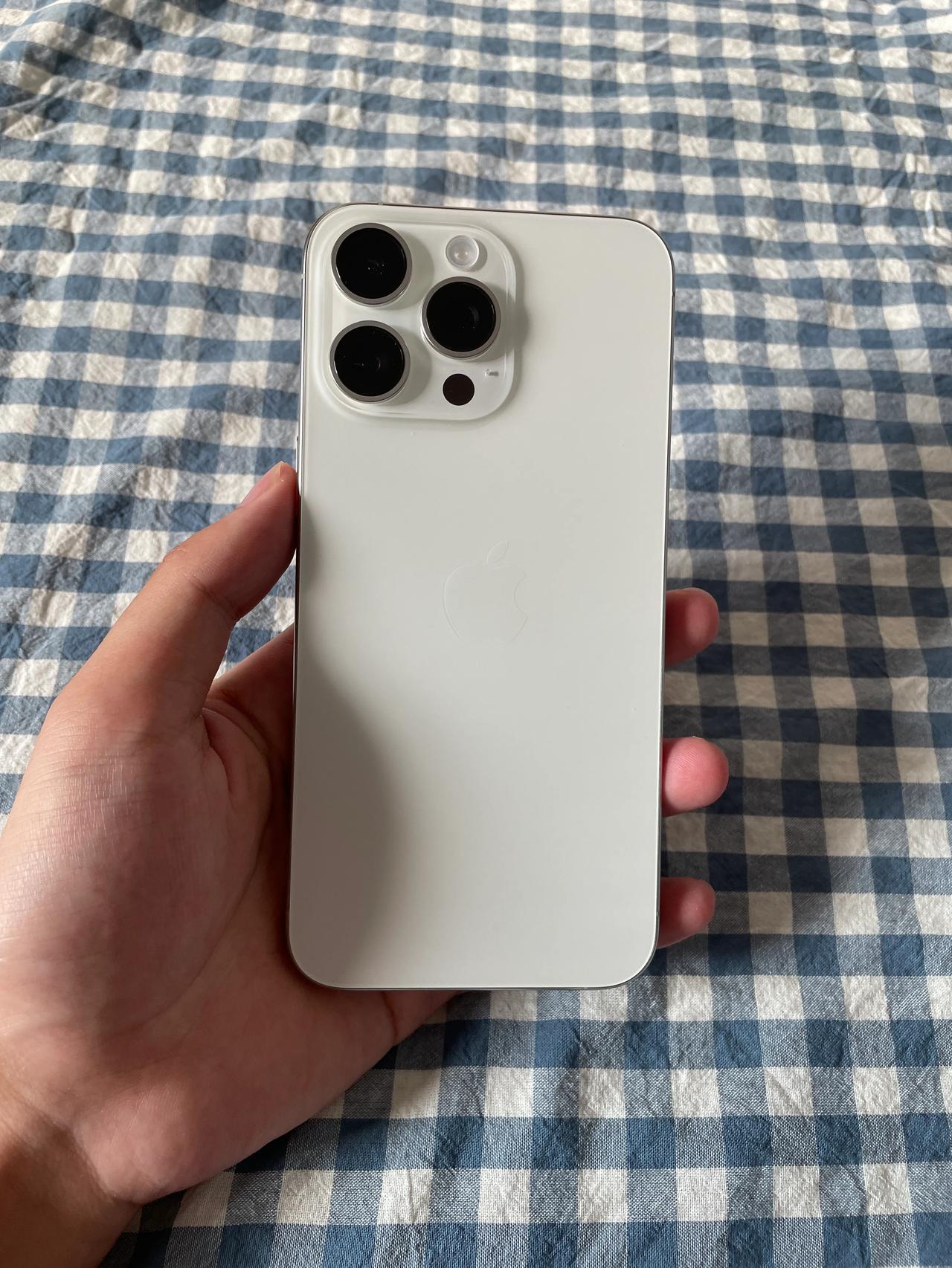 iPhone15  Pro Max到手用了两天，说实话有点后悔了。
	
1️⃣ 