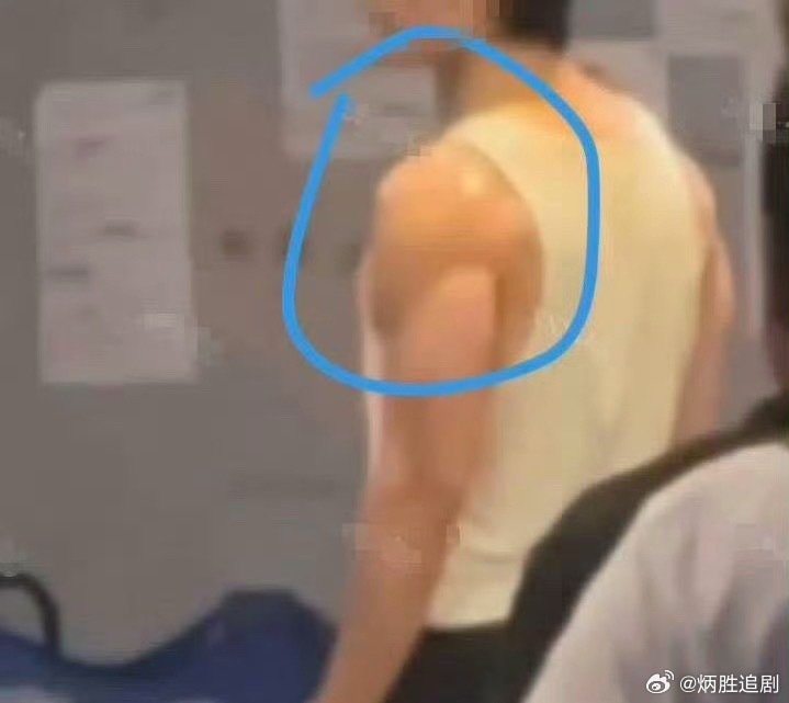 肖战的风格吧，确实内娱独树一帜粉丝真的要听劝，哥哥不太合适走肌肉型男路线他还是走