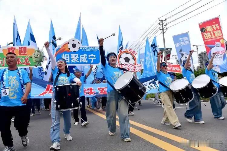 不少看楚超联赛的球迷，第一次听见“咸宁外星人队”这个名字，心里都会犯嘀咕。好好一