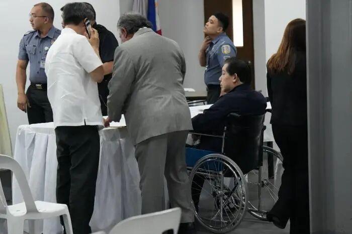 小马表弟“出庭”！
9月16日，菲前众议员罗穆亚尔德斯参加菲反贪法院第三分庭庭审