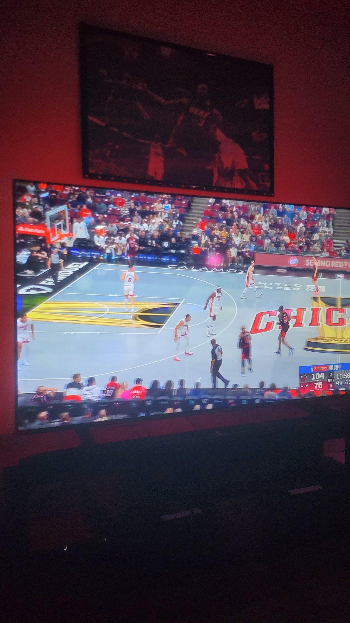 虽然公牛这赛季还行，但是热火打公牛还是手拿把掐的，毕竟常年一起附加赛的兄弟