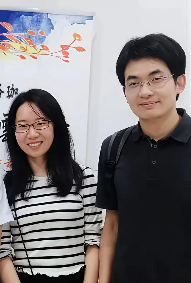子系中山狼，得志便猖狂。金闺花柳质，一载赴黄粱。形容他俩太恰如其分，两个属羊的干