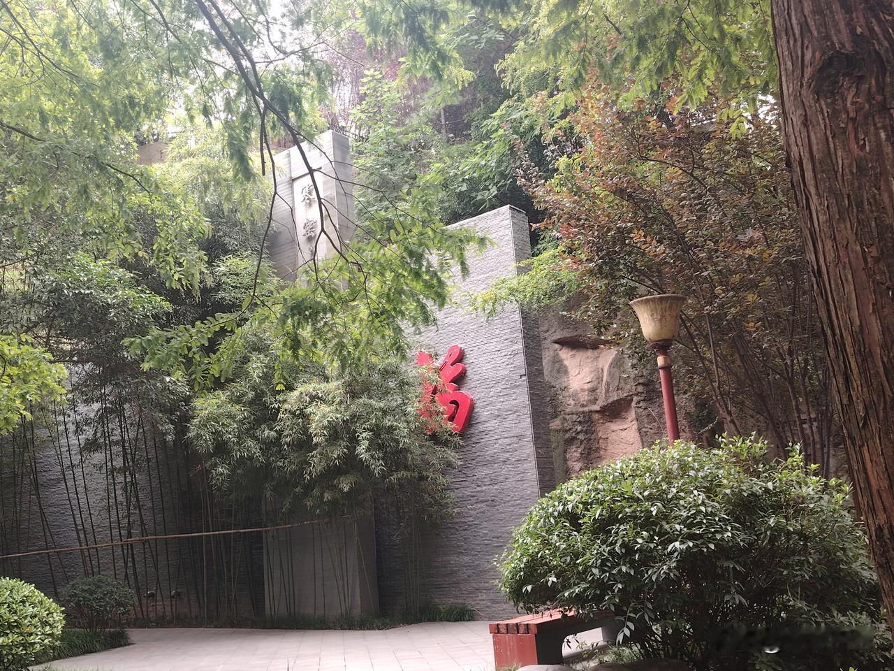 节假日，中国游客都去哪里了？

往年的节假日，去日本旅游的中国游客特别多。

我