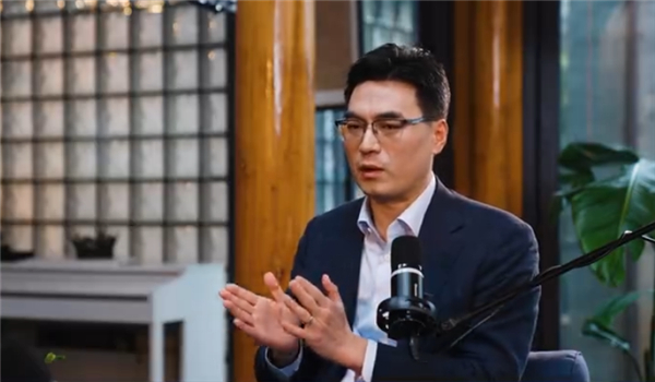 轻舟智航联合创始人兼CEO于骞近日提出：未来方向盘或将成为汽车"选配"，甚至采用