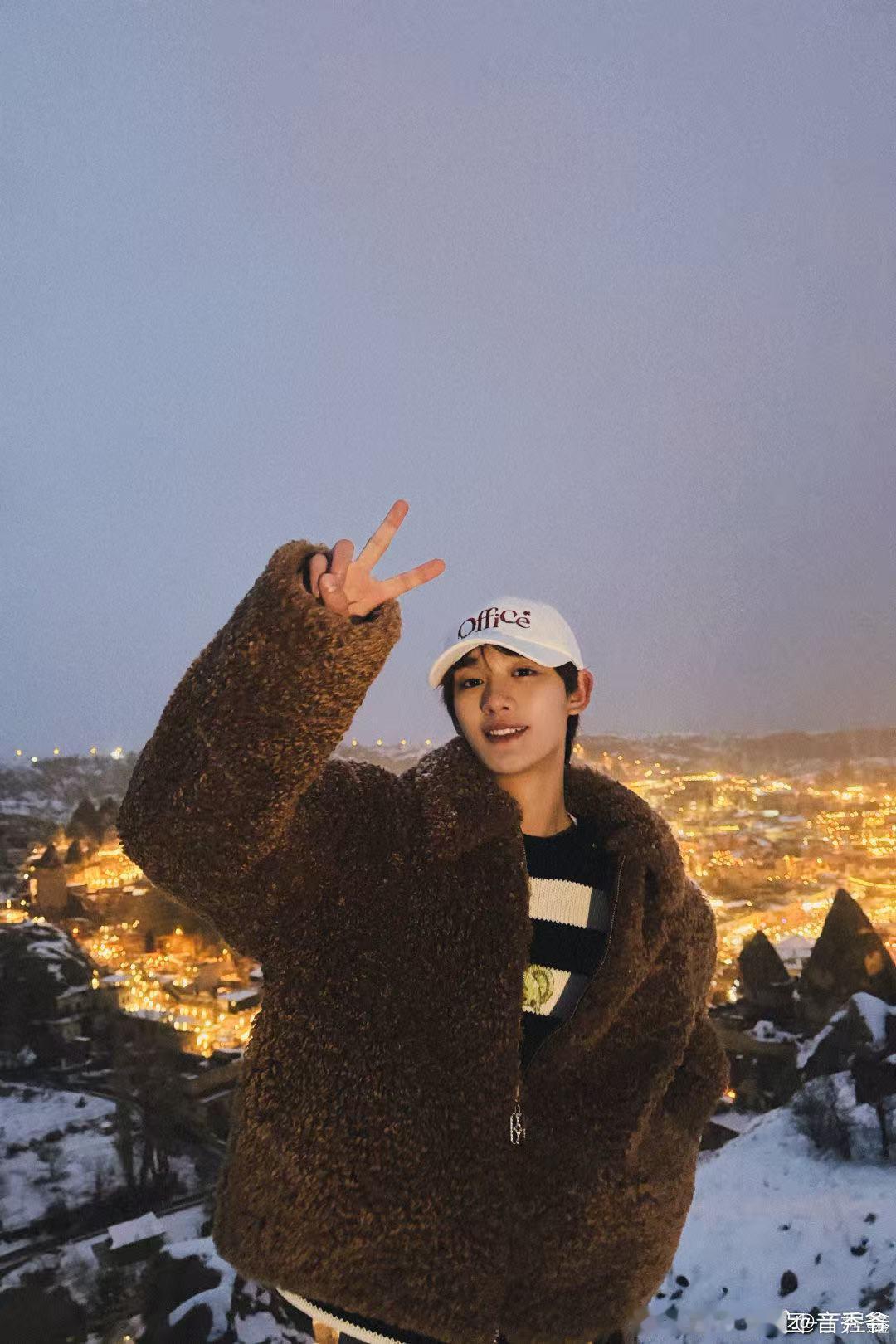 丁程鑫被宋亚轩拍肚皮后遗症丁程鑫宋亚轩嘻嘻不嘻嘻奔跑吧十亿吨跑男的料跑男肚皮拍硬