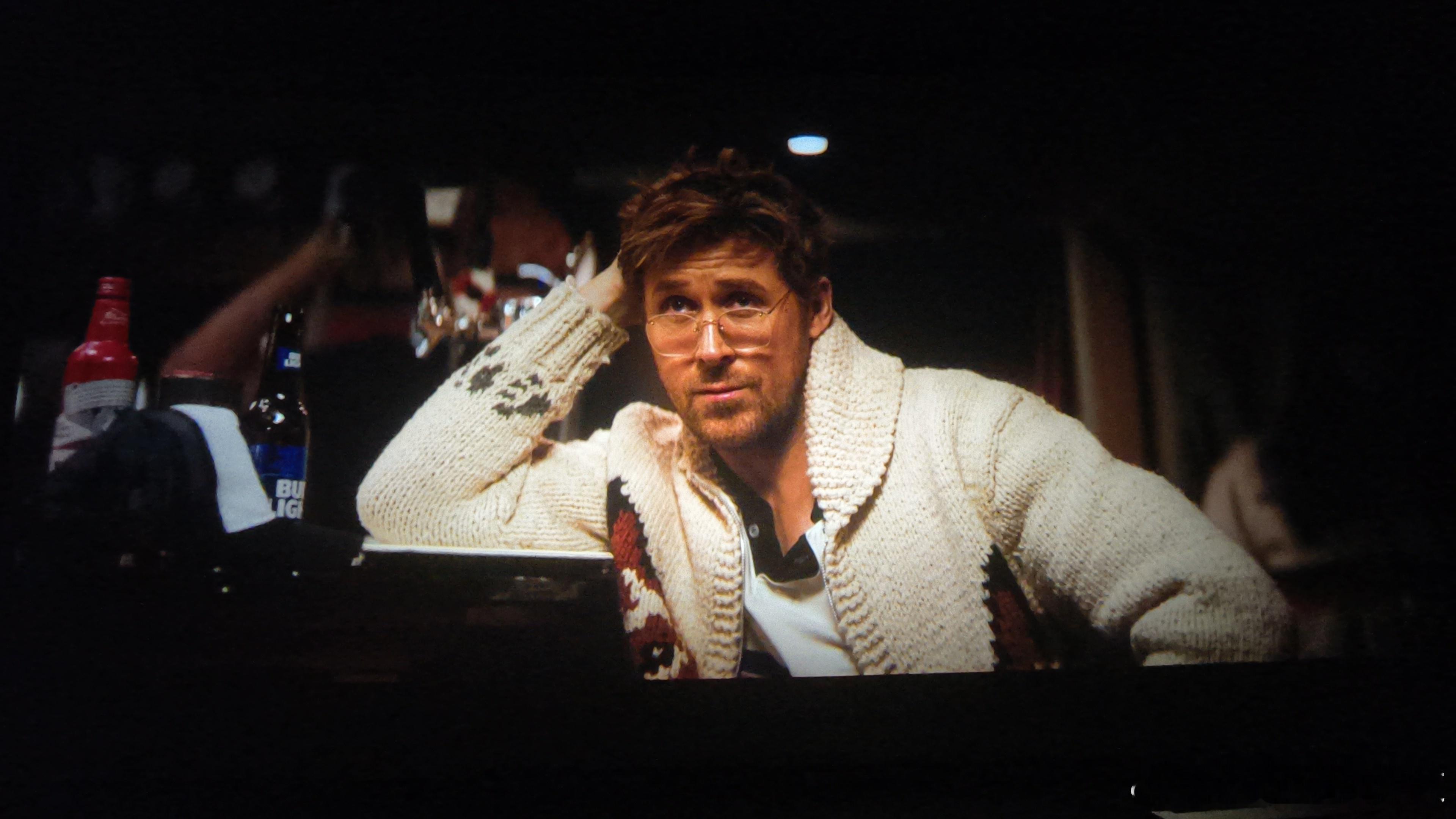 终于有时间看下这部继《星际穿越》之后近十年来最好的科幻片。看着眼湿湿，认同，陈述