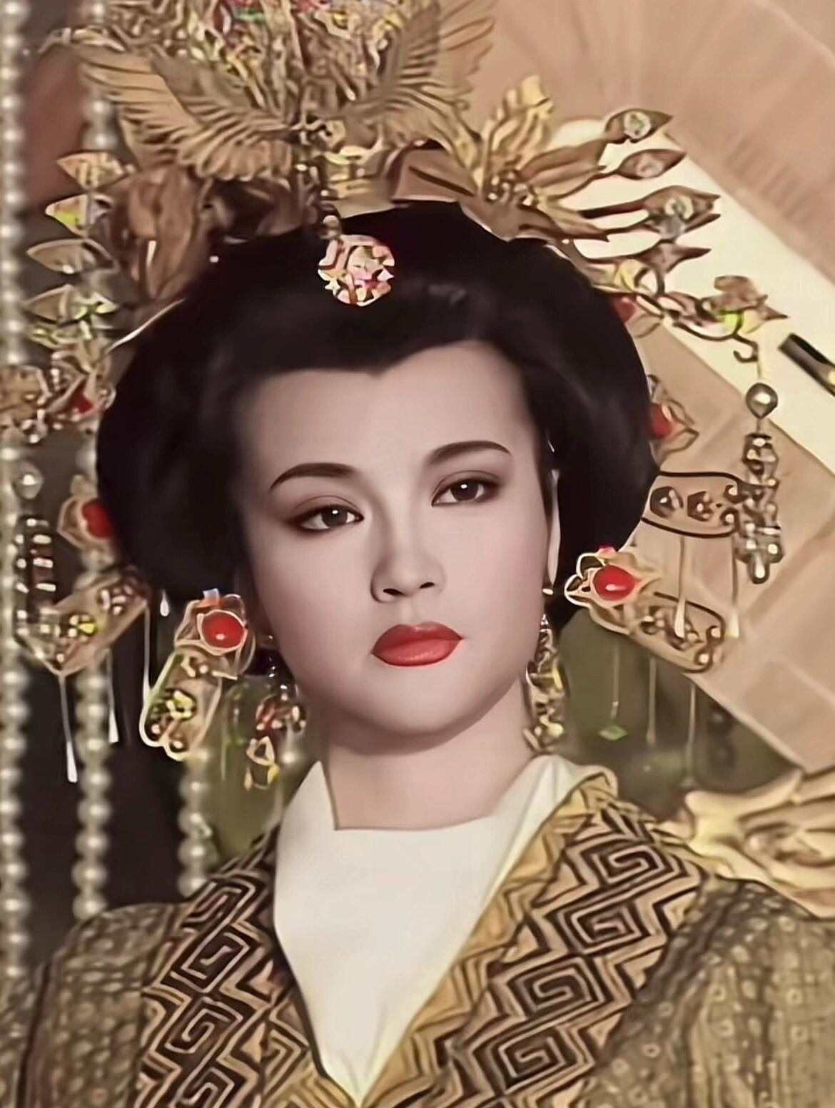 刘晓庆短剧上线 年过七旬刘晓庆再度演绎武则天，自带磅礴气场，从青涩少女到一代帝王