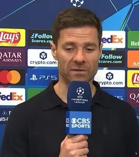 皇马1比2曼城银河战舰主场踢这样，又是欧冠，没有嘘声才怪呢……一个反击得手完美开