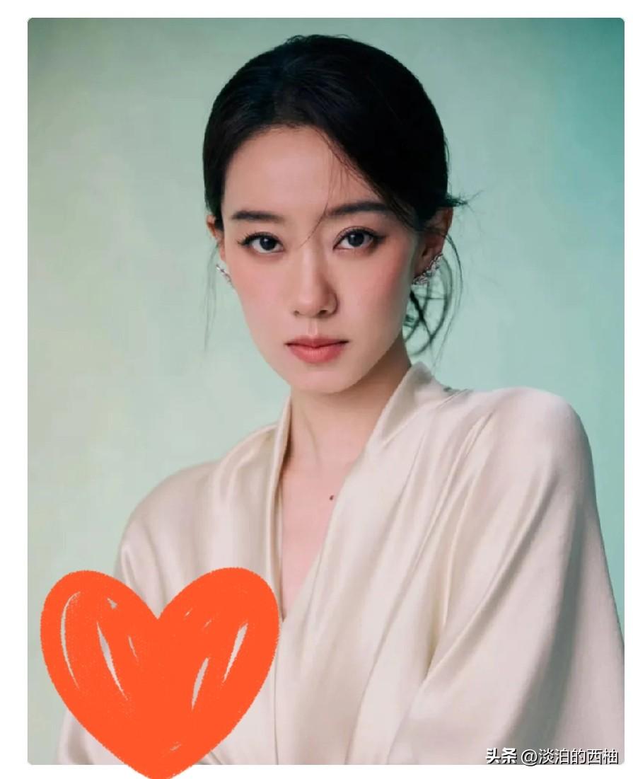 同组的热巴拿走八百万，张艺兴拿走五百万，张小斐把一张零片酬的合同直接拍在周星驰桌