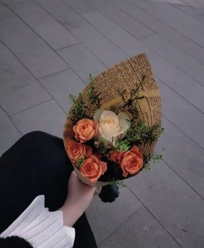 ²⁰²⁵ 🖇️ 𝒍𝒊𝒇𝒆ᝰ“中年少女，买菜也买花  买菜是安顿生活，买