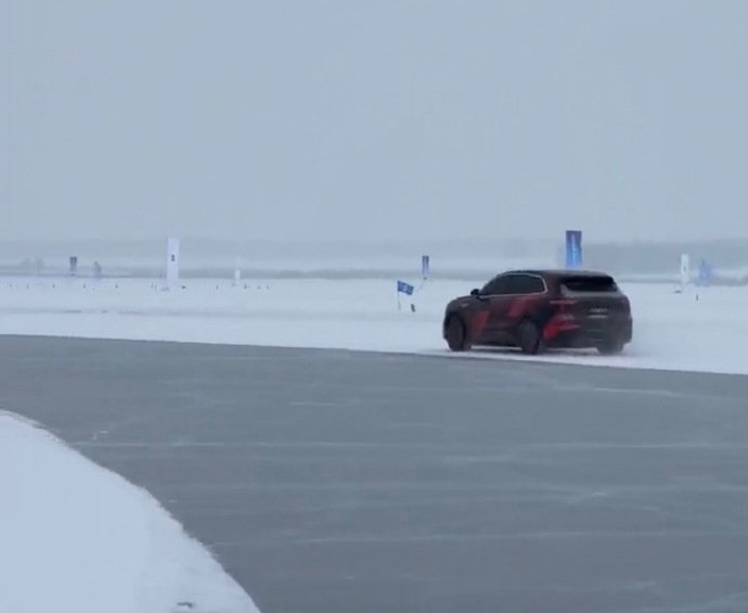 问界M6的冰雪路途，瞅着依旧是家族化设计语言