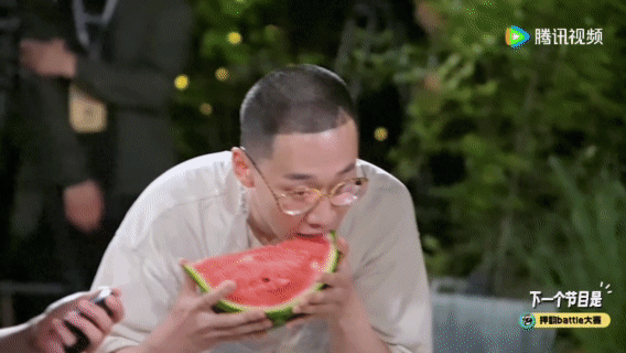 第一次见吃西瓜的速度比我抢票还快脱口秀和Ta的朋友们王大刀开局拿下8秒31亮眼成